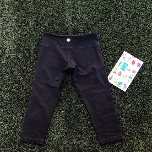 SOLD‼️Black lululemon cropped Capri pants - Picture 2 of 5